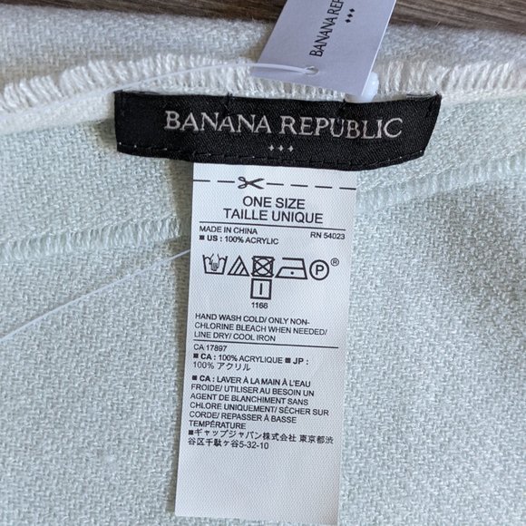 [2/$40] NWT - BANANA REPUBLIC Scarf with Fringe - Picture 4 of 4